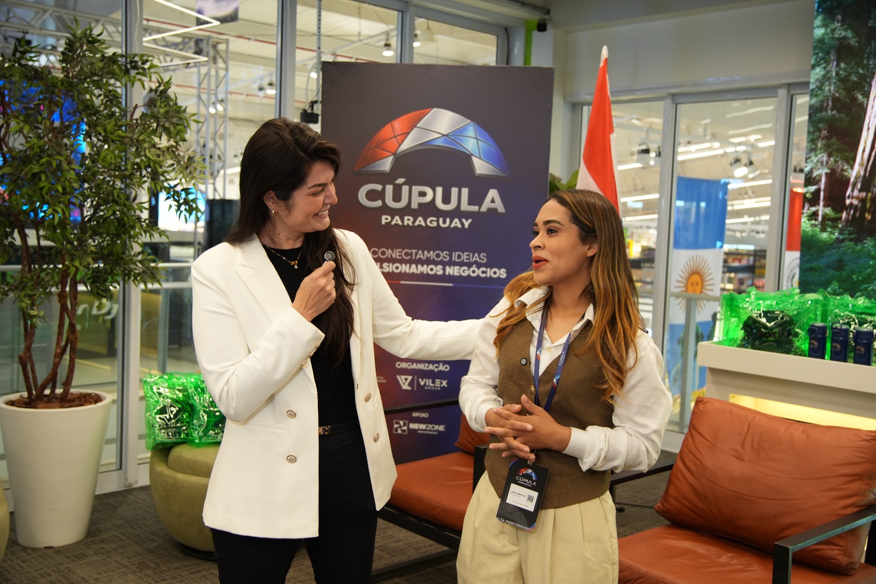 Lana Araujo em cobertura de conteúdo na Imersão Cúpula Paraguai